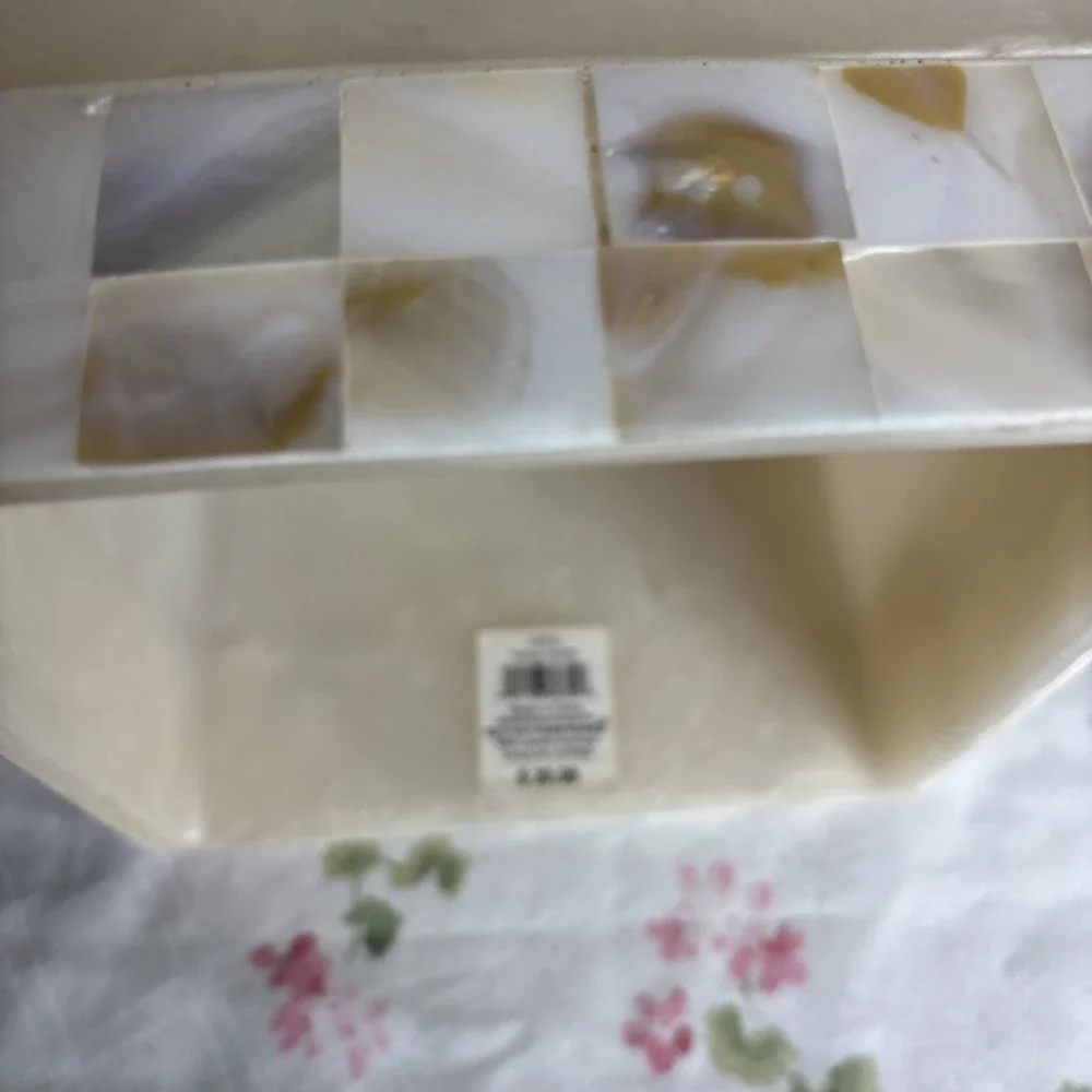 Capiz‎ Mother of Pearl Tissue Cover Soap Dish BB&B Vanity Accessory White 5.5